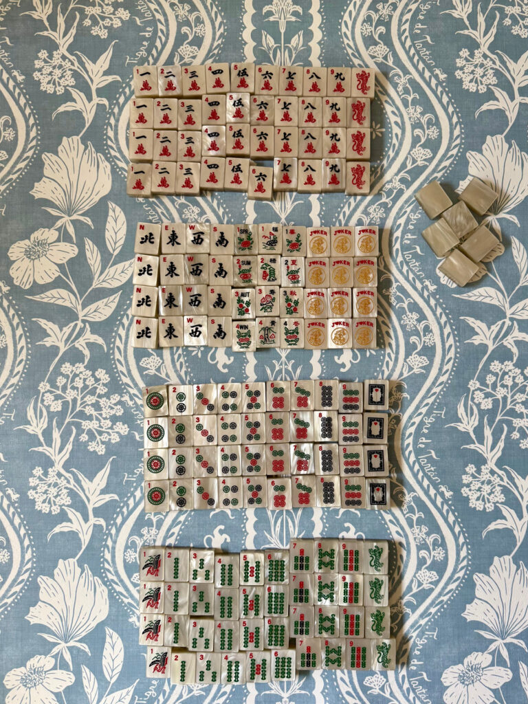 Tigre de Tartán House Tigers mahjong tiles in oyster pearl