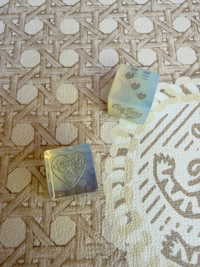 Tigre de Tartán semi-precious heart dice with velvet pouch